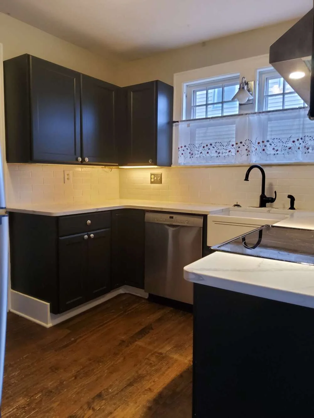 Kitchen after a professional clean by SWAT Team of Illinois
